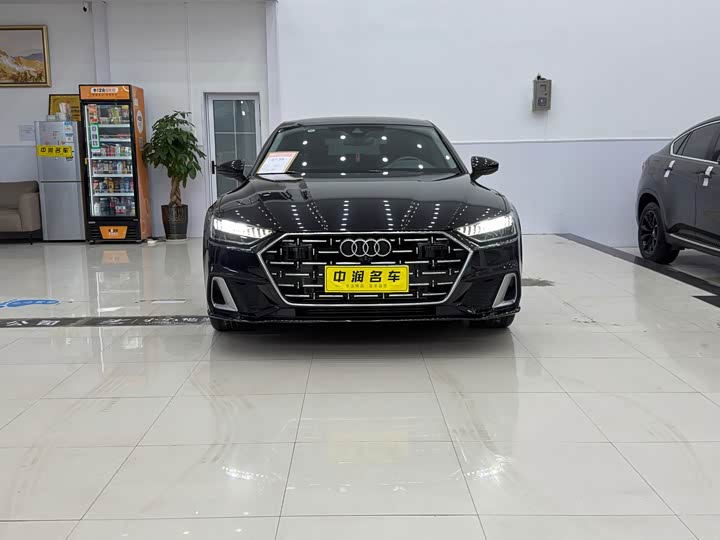 Фото 2 - Audi A7L