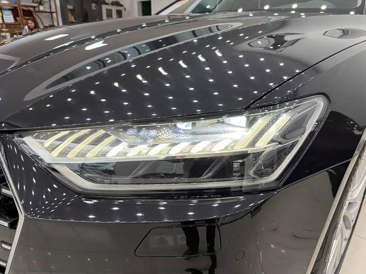 Фото 4 - Audi A7L