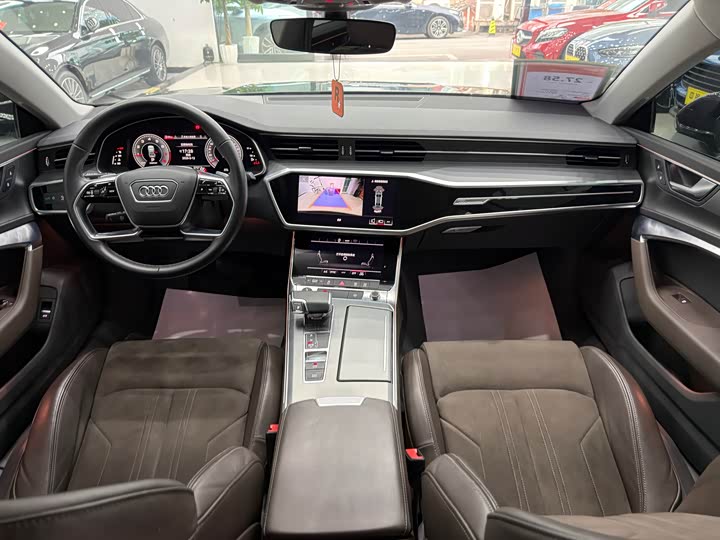 Фото 8 - Audi A7L