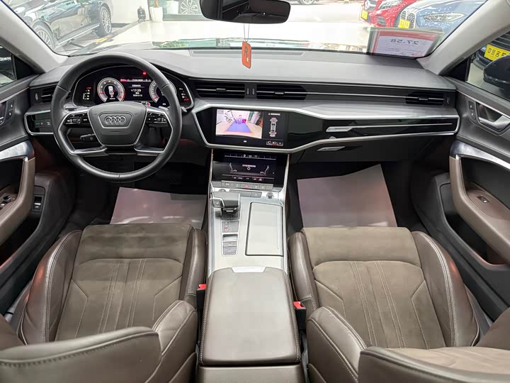 Фото 9 - Audi A7L