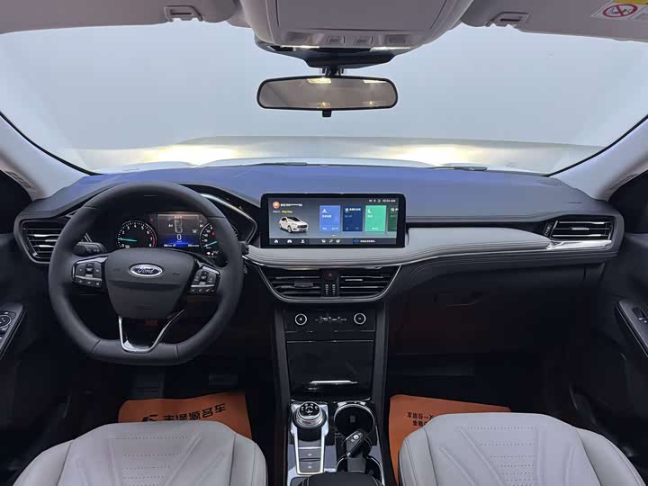 Фото 9 - Ford Escape