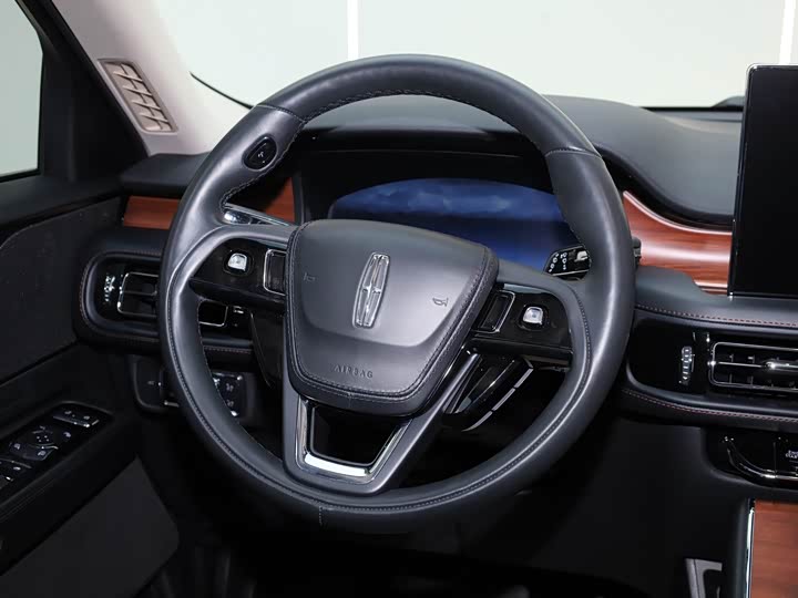 Фото 5 - Lincoln Aviator