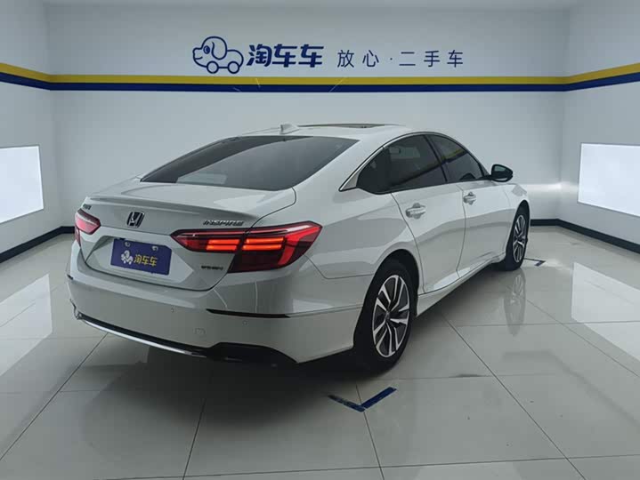 Фото 3 - Honda Inspire