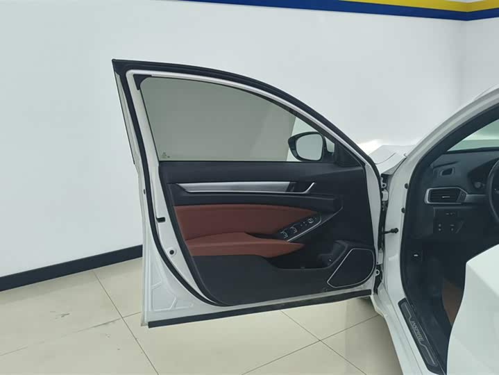 Фото 7 - Honda Inspire