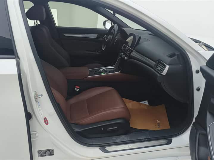 Фото 8 - Honda Inspire