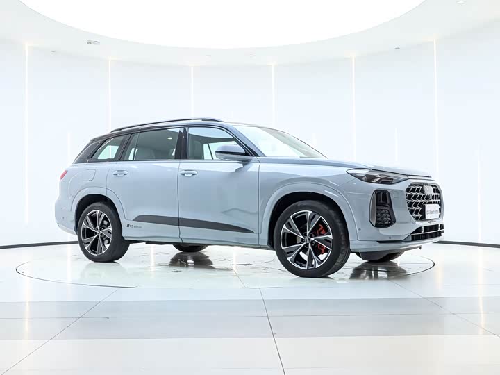 Фото 3 - Audi Q6