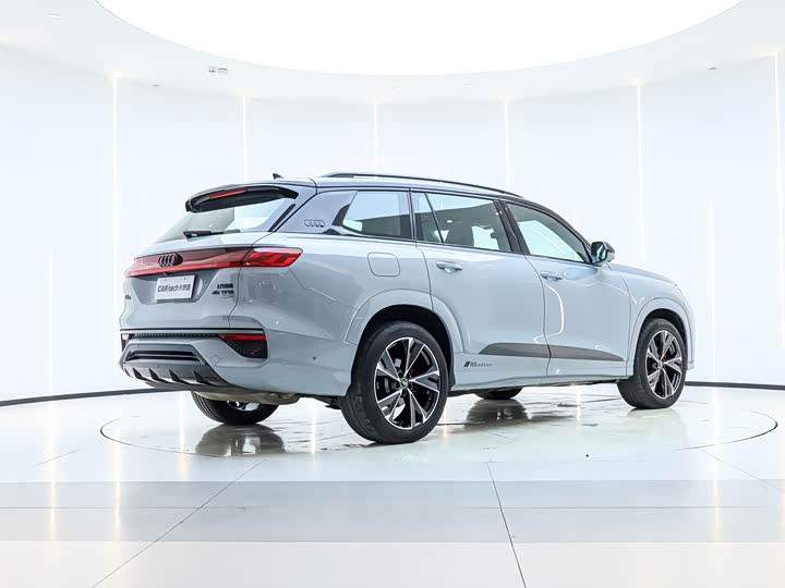 Фото 4 - Audi Q6