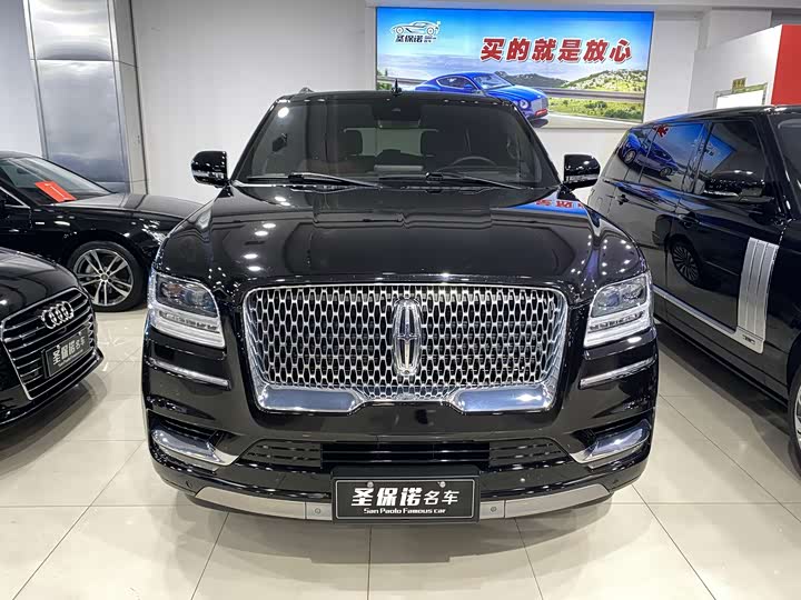Фото 2 - Lincoln Navigator