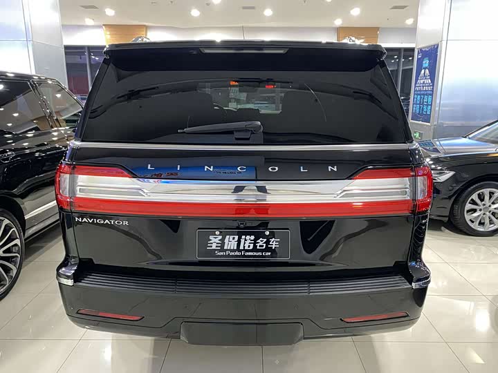 Фото 5 - Lincoln Navigator