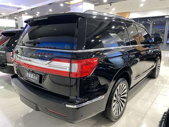 Фото 6 - Lincoln Navigator