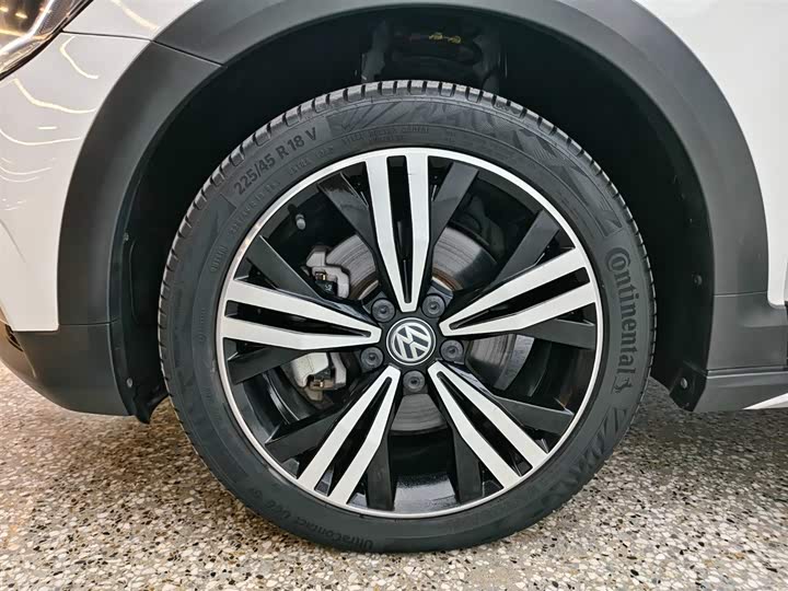 Фото 6 - Volkswagen Touran L