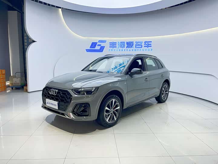 Фото 1 - Audi Q5L