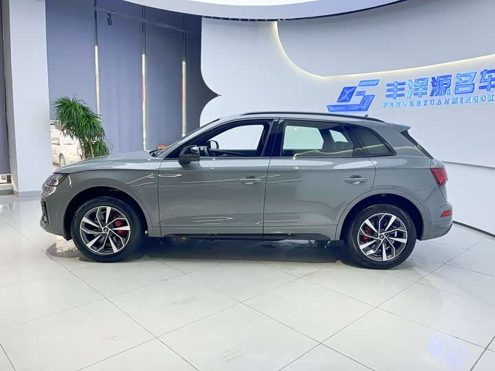 Фото 2 - Audi Q5L