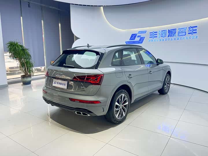 Фото 5 - Audi Q5L