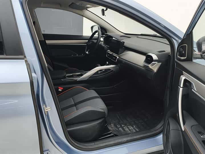 Фото 8 - Geely Coolray