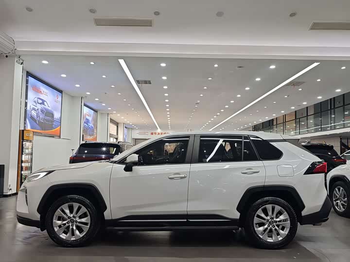 Фото 7 - Toyota Wildlander