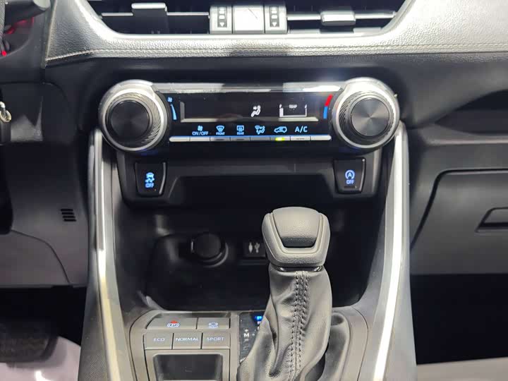 Фото 8 - Toyota Wildlander