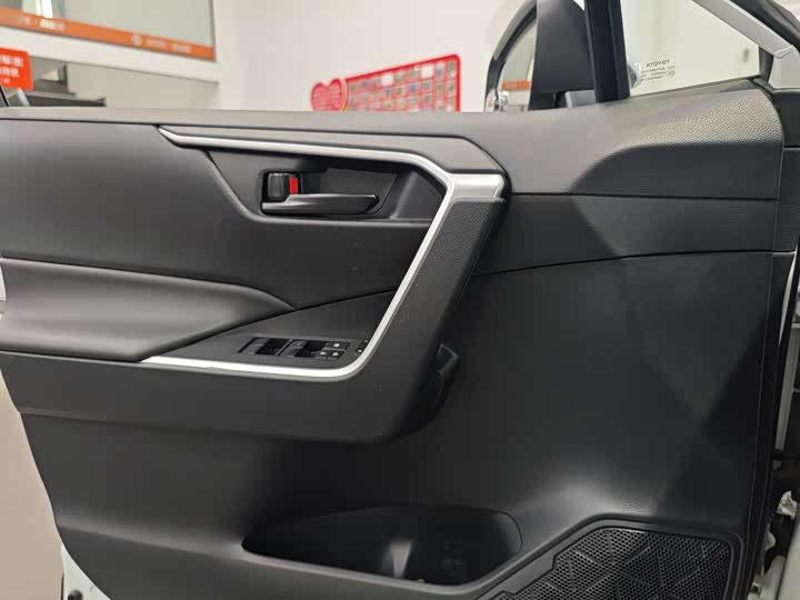 Фото 9 - Toyota Wildlander