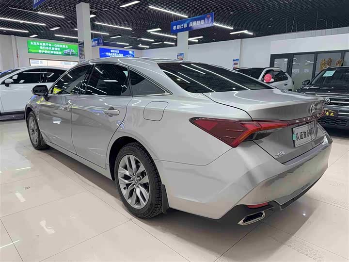 Фото 4 - Toyota Avalon