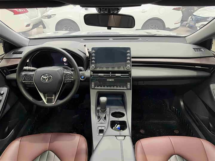 Фото 7 - Toyota Avalon