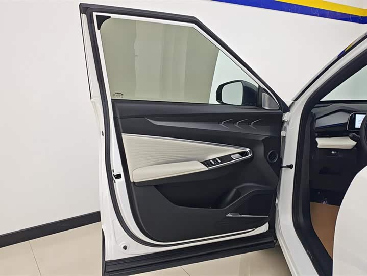 Фото 7 - Geely Atlas