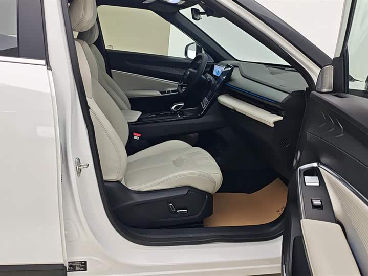 Фото 8 - Geely Atlas