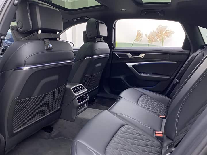 Фото 6 - Audi A6L