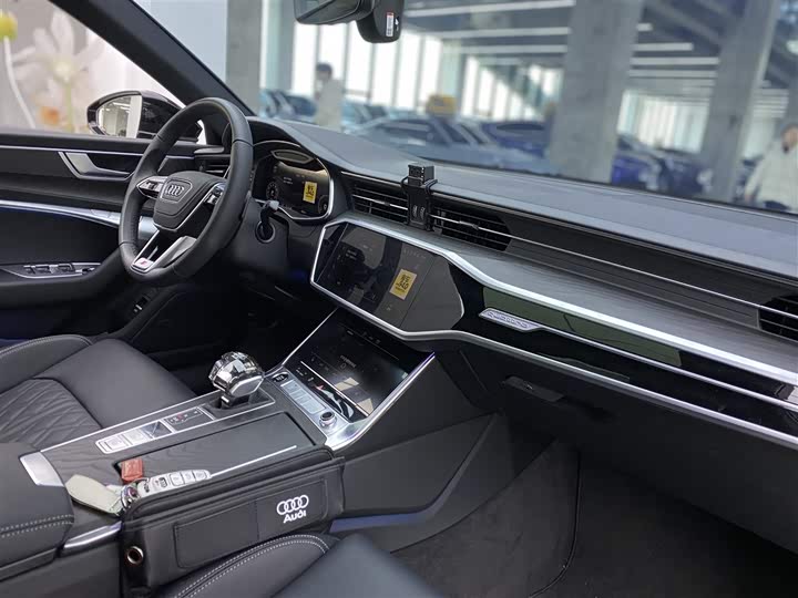 Фото 7 - Audi A6L