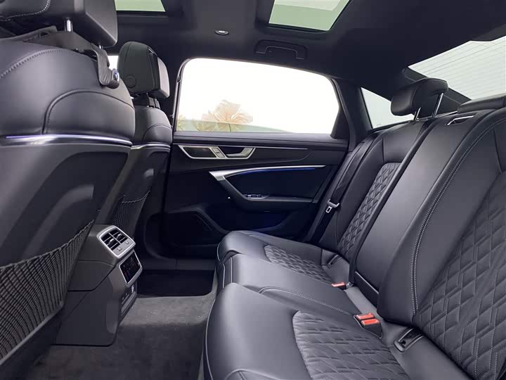 Фото 8 - Audi A6L