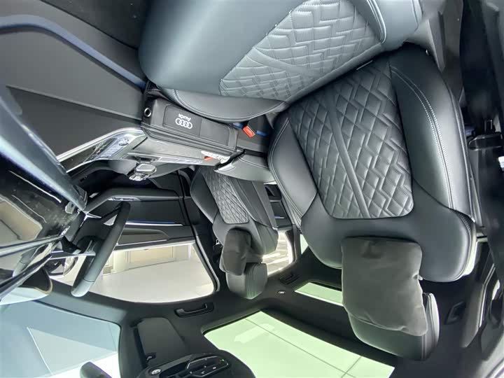 Фото 9 - Audi A6L