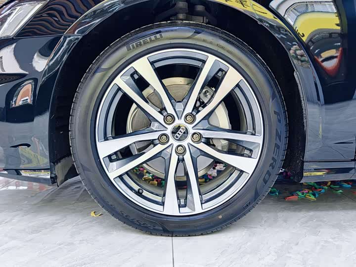 Фото 6 - Audi A6L