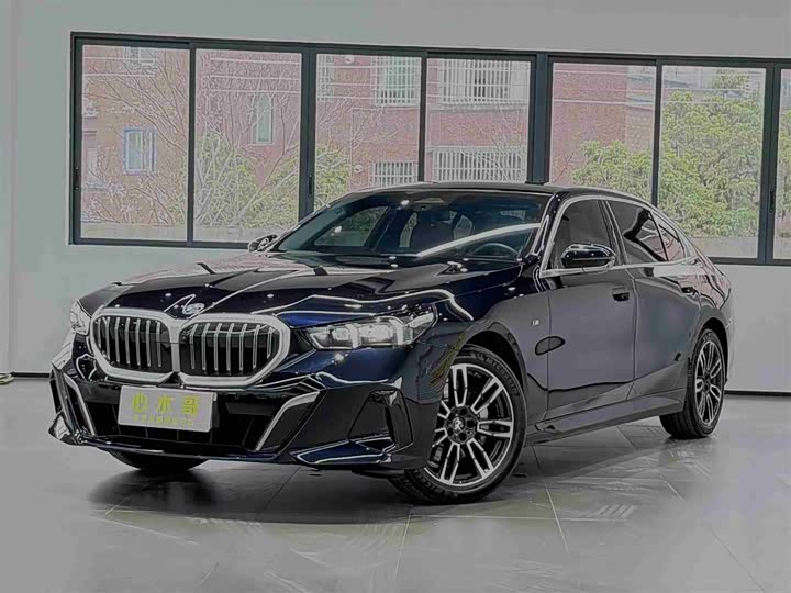 Фото 1 - BMW 5 Series