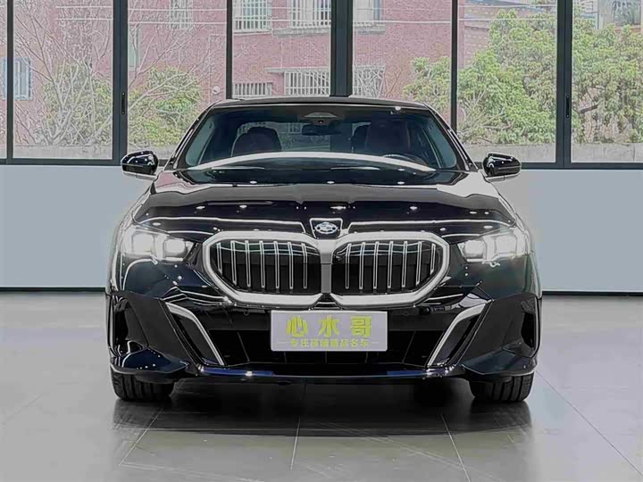 Фото 2 - BMW 5 Series