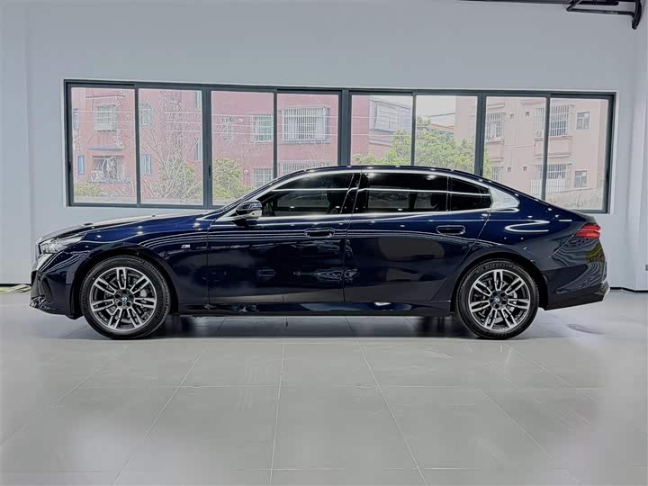 Фото 3 - BMW 5 Series