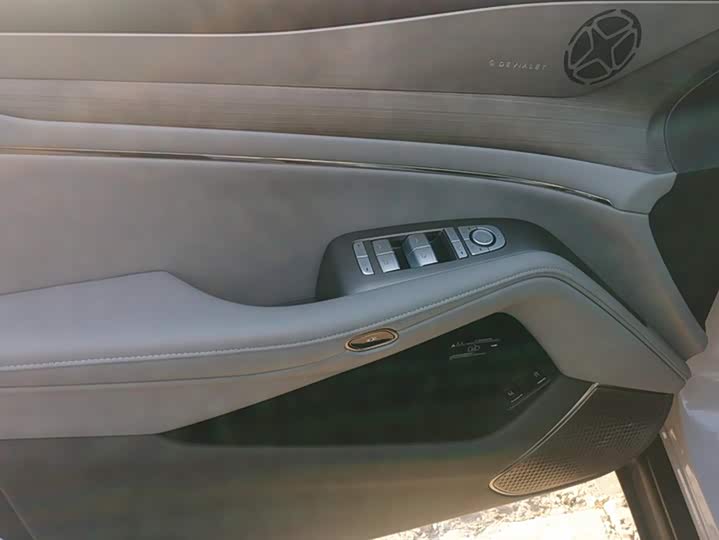 Фото 7 - Denza N7