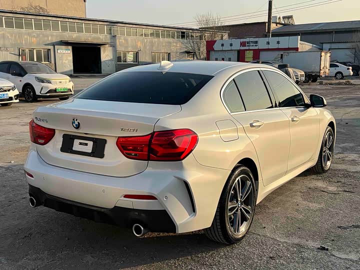 Фото 4 - BMW 1 Series