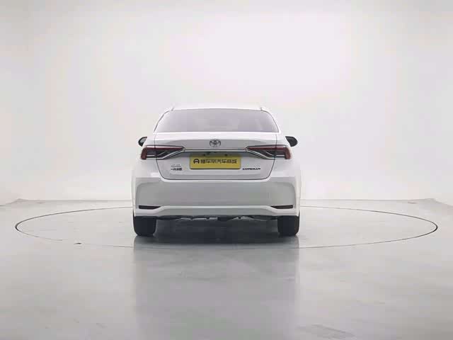 Фото 2 - Toyota Corolla