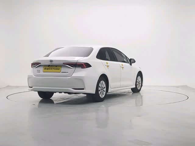 Фото 9 - Toyota Corolla