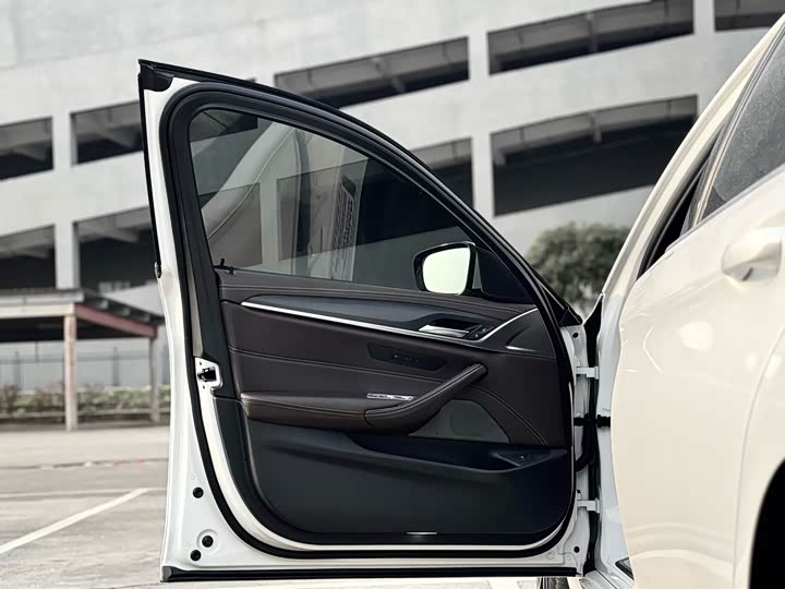 Фото 6 - BMW 5 Series