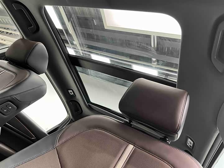 Фото 9 - Honda UR-V