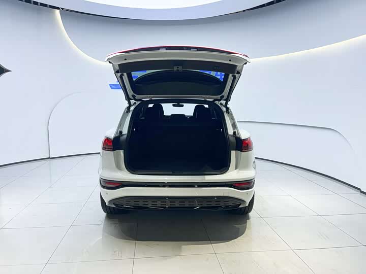 Фото 6 - Audi Q6L e-tron