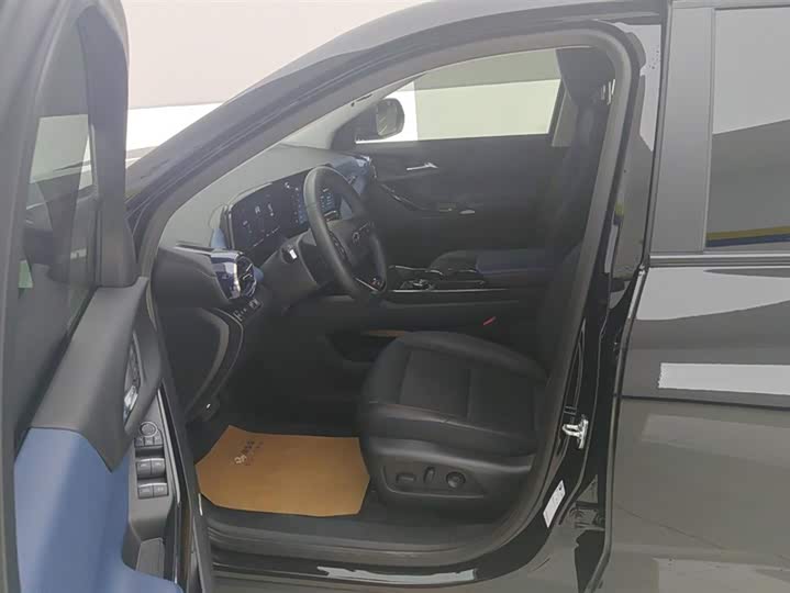 Фото 9 - Chevrolet Equinox Plus