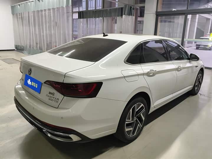 Фото 3 - Volkswagen Sagitar L