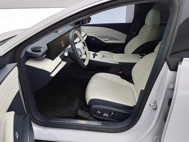 Фото 9 - Geely Galaxy E8