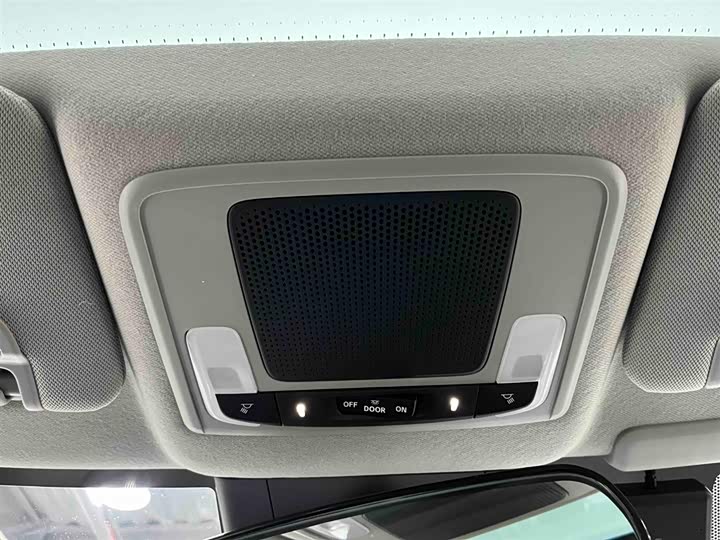 Фото 8 - Honda Vezel