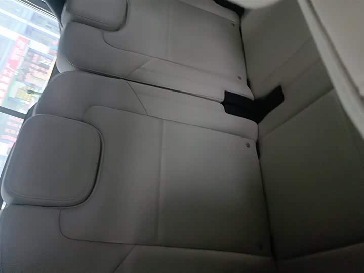 Фото 4 - LiXiang One