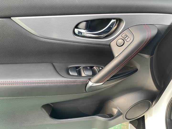 Фото 7 - Nissan Qashqai