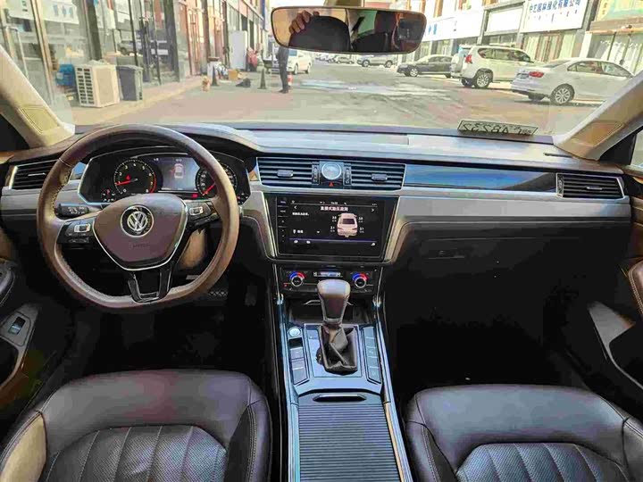 Фото 3 - Volkswagen Phideon