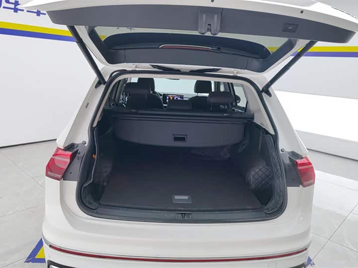 Фото 4 - Volkswagen Tiguan L Pro