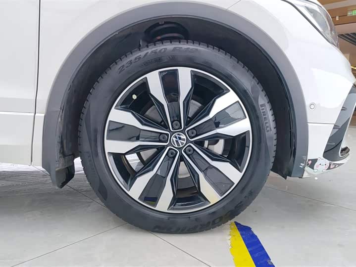 Фото 6 - Volkswagen Tiguan L Pro